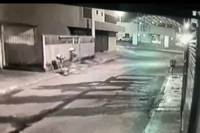 Vídeo mostra correria após tiroteio que matou dois jovens em ginásio do DF -  (crédito: Reprodução)