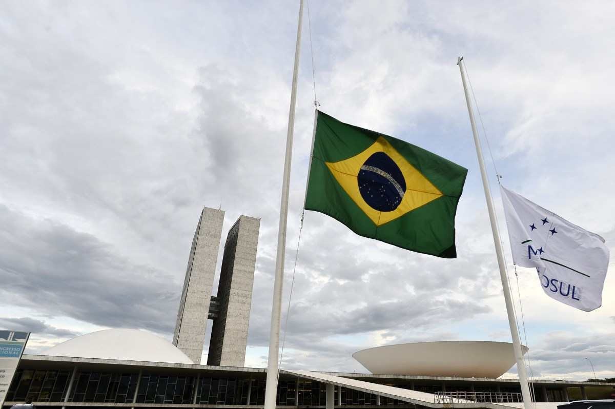 'Bandeira do Brasil vai configurar propaganda eleitoral', diz juíza