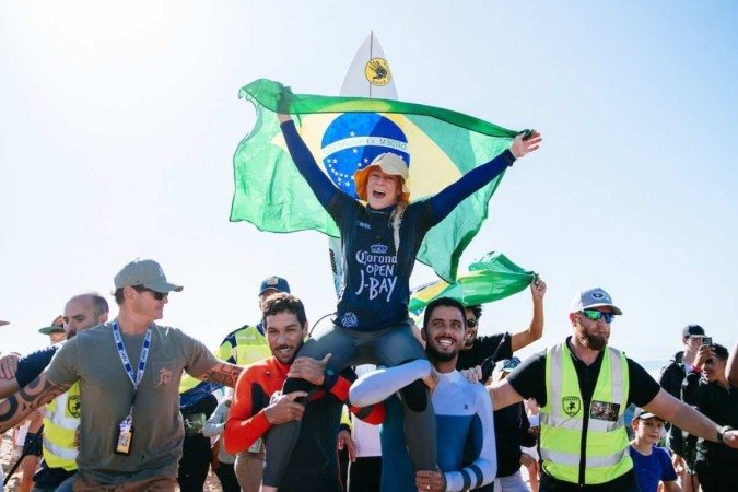 Tati Weston-Webb comemora em J-Bay - (crédito: Beatriz Ryder/World Surf League) Tati Weston-Webb comemora em J-Bay - (crédito: Beatriz Ryder/World Surf League)