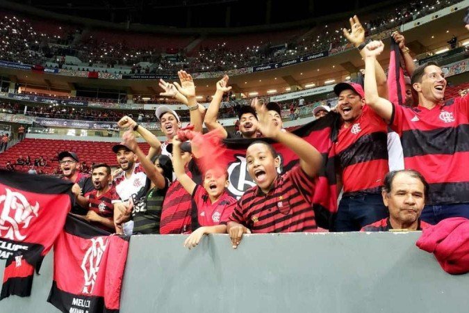 Torcida do Flamengo comemora no Mané Garrincha