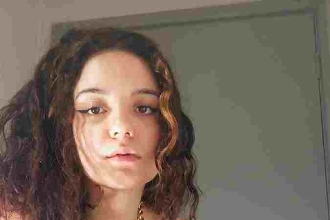 Dos anos 2000, Lara tem apreço pelas calças de cintura baixa e tops.