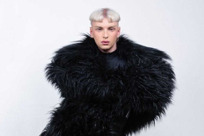 Flavio tem 28 anos e já criou coreografias para Pabllo Vittar, Luísa Sonza, Pocah, Duda Beat e mais - (crédito: ErnnaCost | Retoucher: Victor Wagner) Flavio tem 28 anos e já criou coreografias para Pabllo Vittar, Luísa Sonza, Pocah, Duda Beat e mais - (crédito: ErnnaCost | Retoucher: Victor Wagner)