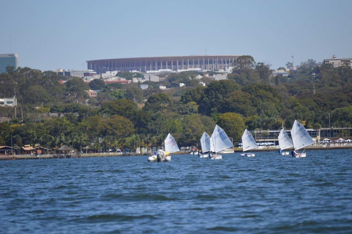 Lago Paranoá sediará torneio nacional de jovens velejadores