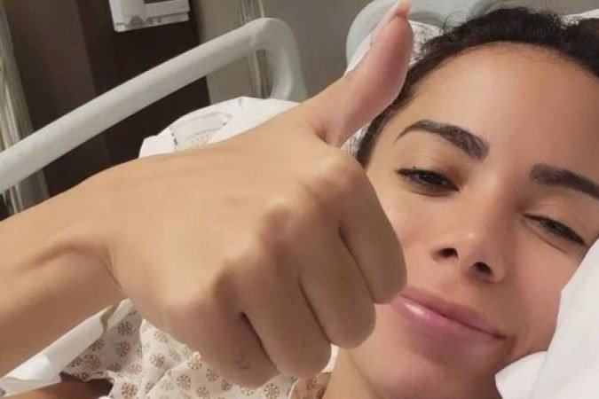 Anitta contou no início do mês sobre o diagnóstico de endometriose e que precisaria ar por um procedimento cirúrgico para tratar a condição - (crédito: Reprodução/Instagram @anitta) Anitta contou no início do mês sobre o diagnóstico de endometriose e que precisaria ar por um procedimento cirúrgico para tratar a condição - (crédito: Reprodução/Instagram @anitta)