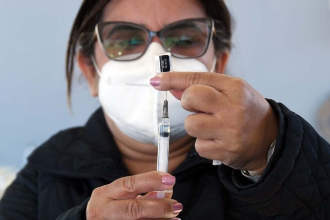 As vacinas contra gripe, covid-19 e dengue podem ser aplicadas no mesmo dia -  (crédito: ED ALVES/CB/D.A.Press)
