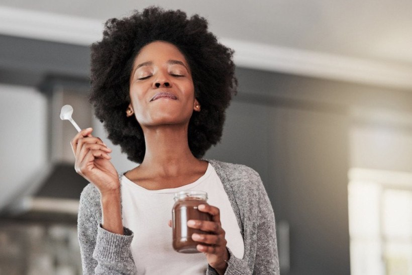 Chocolate depois do almoço? O que desejo por alguns alimentos revela sobre sua saúde