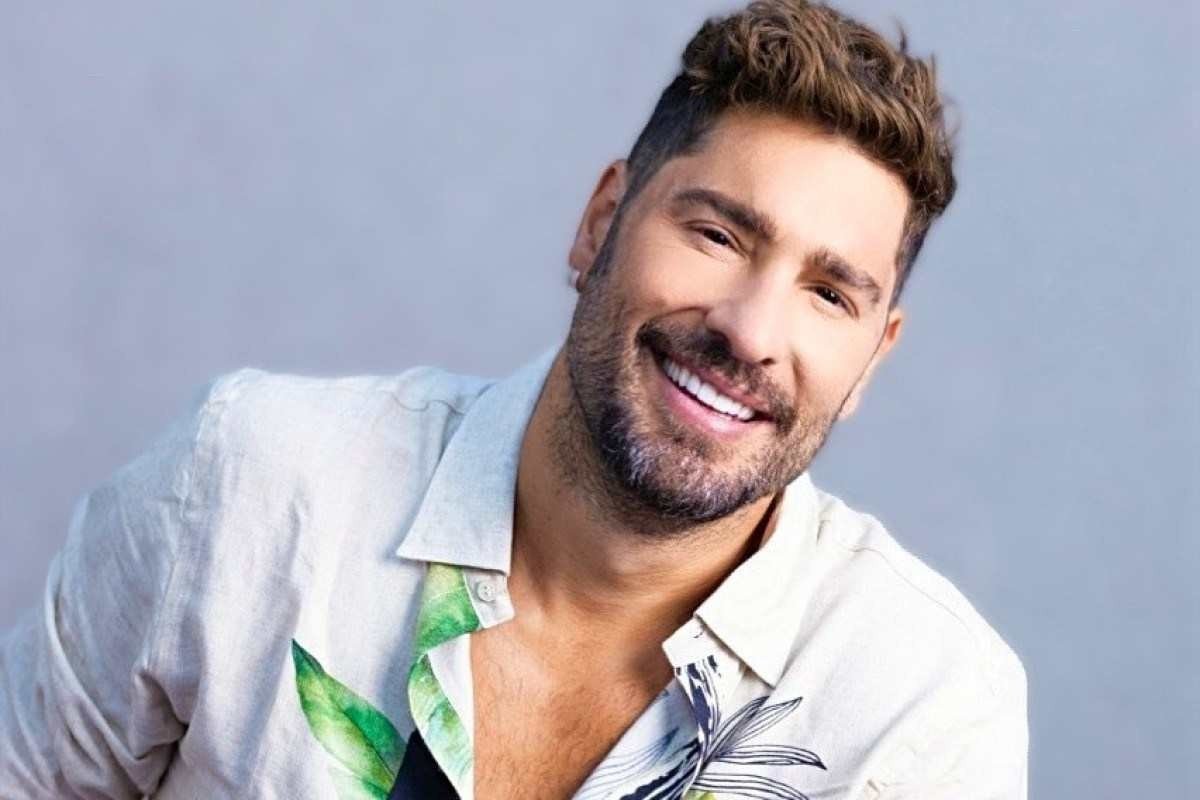 Victor Pecoraro admite traição e assume namoro com Rayanne Morais