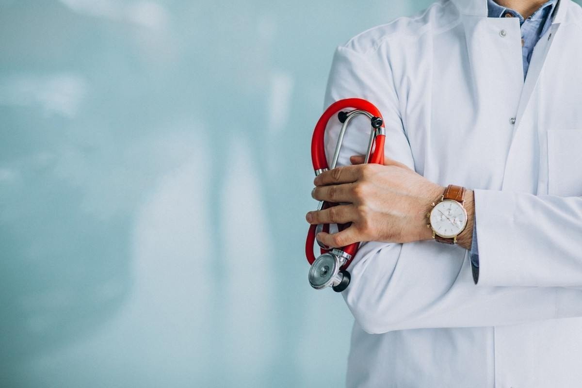 Mulher denúncia assédio sexual em consulta médica com urologista na Bahia