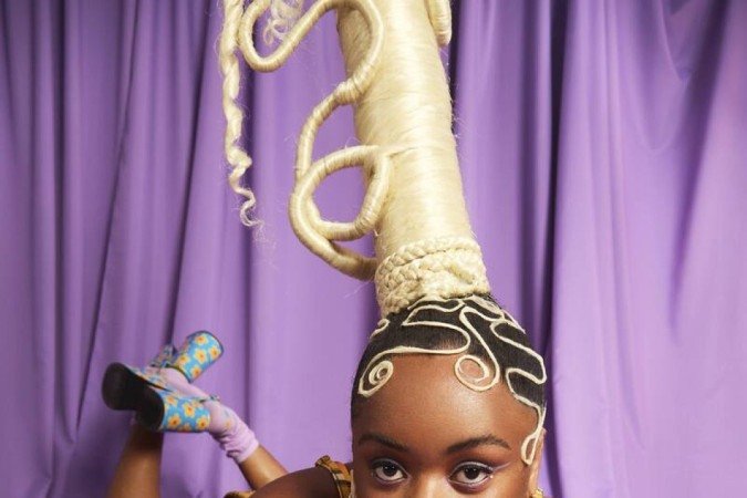 Tássia Reis é a atração de hoje