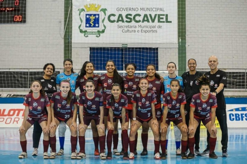 Futsal feminino de assentamento recebe aplausos por título em jogos  escolares - Câmara Municipal de Cascavel