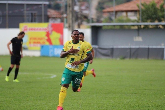 Atacante Patrick marcou dois gols da vitória do Nova Venécia sobre o Brasiliense, por 3 x 1, na Série D do Campeonato Brasileiro