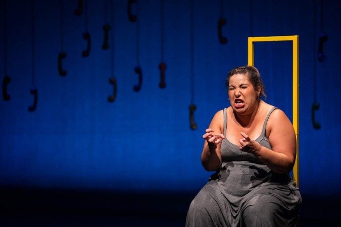 Mariana Xavier em Antes que o ano que vem: em cartaz no Teatro Royal Tulip