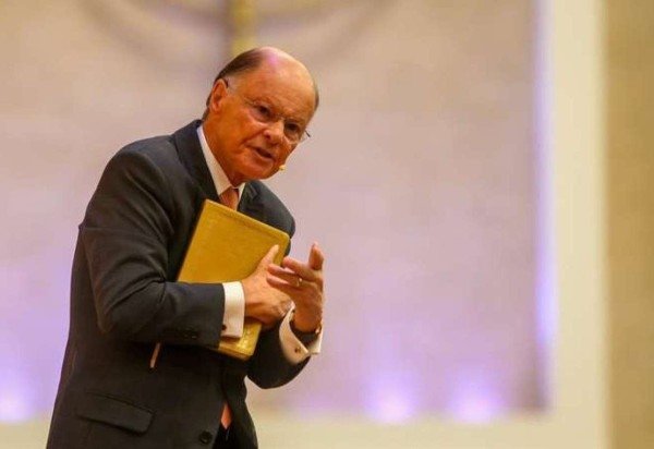 Edir Macedo pediu que a popula&ccedil;&atilde;o perdoasse Lula. PT responde que n&atilde;o precisa do perd&atilde;o do bispo -  (crédito: Reprodu&ccedil;&atilde;o/ Facebook)