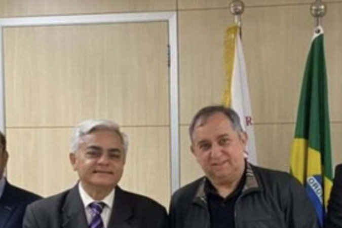  Crédito: TRE DF/Divulgação. Eixo Capital. Senador Izalci Lucas (PSDB-DF) faz visita ao presidente do TRE-DF, Roberval Belinati, para comunicar que foi escolhido pela federação PSDB-Cidadania para ser candidato ao GDF