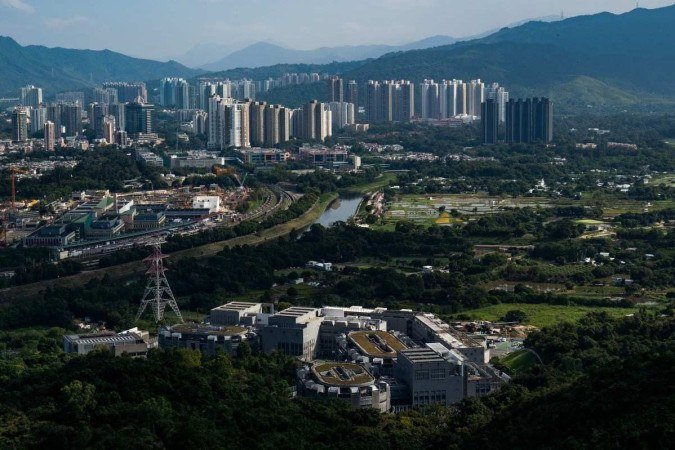 Esta foto mostra uma visão geral da Instituição Correcional Lo Wu (frente) em Hong Kong. - Um quarto dos prisioneiros de Hong Kong são mulheres - (crédito: Bertha WANG / AFP) Esta foto mostra uma visão geral da Instituição Correcional Lo Wu (frente) em Hong Kong. - Um quarto dos prisioneiros de Hong Kong são mulheres - (crédito: Bertha WANG / AFP)