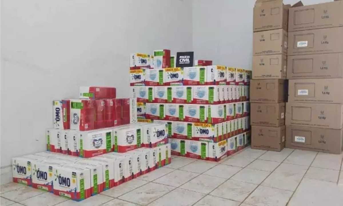 Polícia Civil apreende 450 caixas de sabão em pó em supermercado