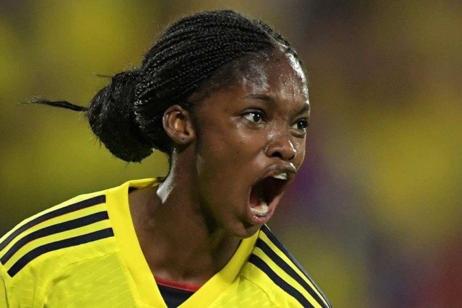 Linda Caicedo comemora o gol da Colômbia sobre a Argentina na semifinal da Copa América