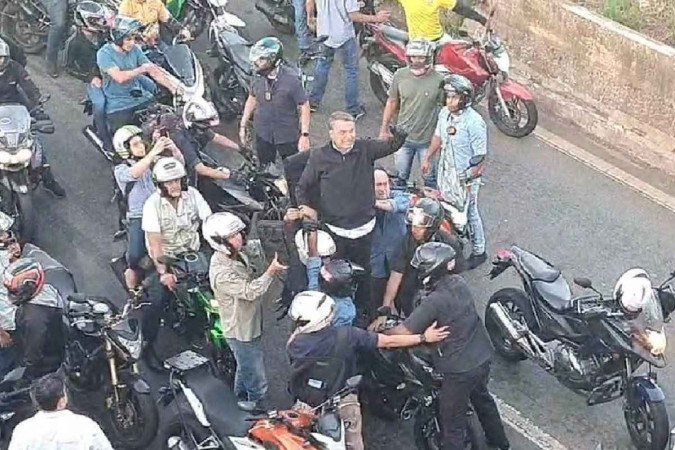 As imagens da motociata foram postadas nas redes sociais do presidente. - (crédito: Reprodução / Redes Sociais) As imagens da motociata foram postadas nas redes sociais do presidente. - (crédito: Reprodução / Redes Sociais)
