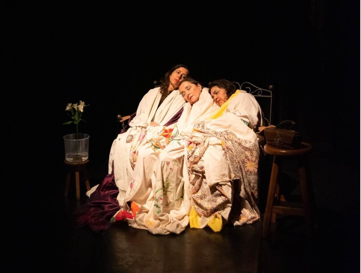 As meninas é uma peça idealizada por Tatiana Carvalhedo e dirigida por Marcelo Nenevê