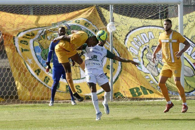  31/07/2022. Crédito: Minervino Júnior/CB/D.A Press. Brasil.  Brasilia - DF. Campeonato Brasileiro Série D jogo entre Brasiliense X Nova Venecia F.C. no estádio Abadião na Ceilândia.