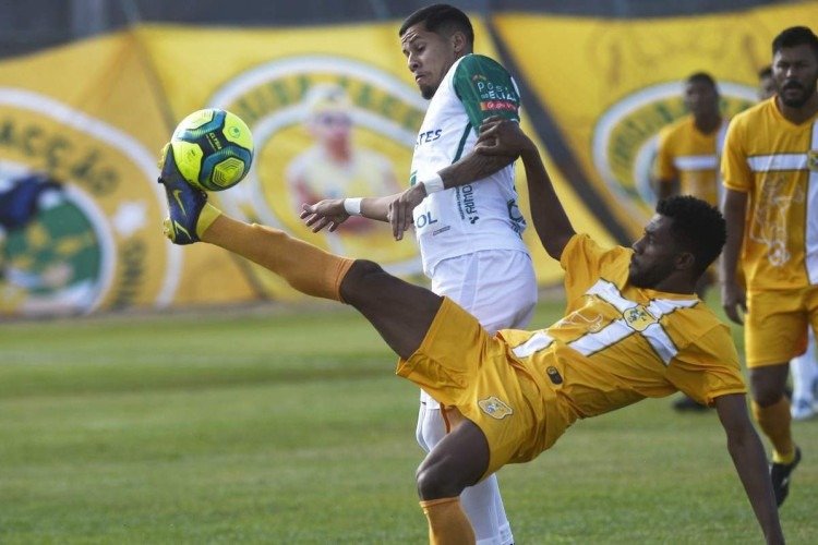  31/07/2022. Crédito: Minervino Júnior/CB/D.A Press. Brasil.  Brasilia - DF. Campeonato Brasileiro Série D jogo entre Brasiliense X Nova Venecia F.C. no estádio Abadião na Ceilândia.