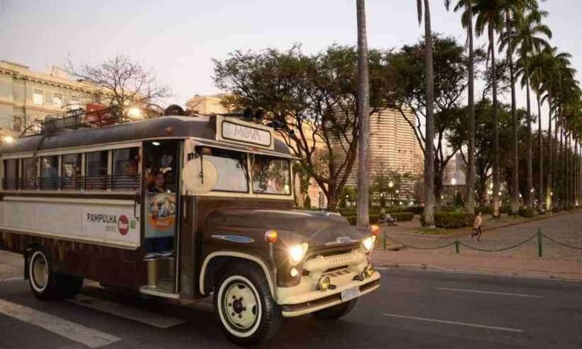 Bar do Museu Clube da Esquina proporciona tour por BH de jardineira 1957