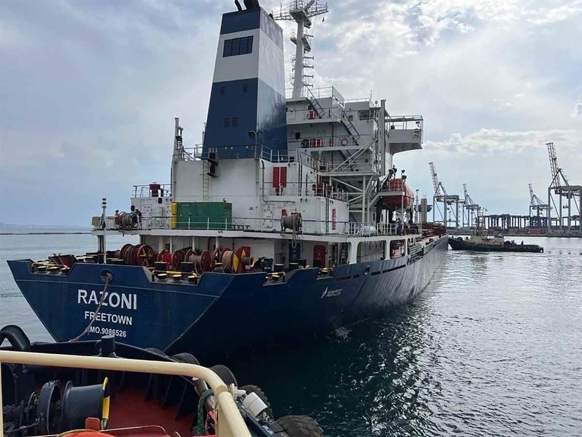 Primeiro navio com grãos ucranianos zarpa do porto de Odessa