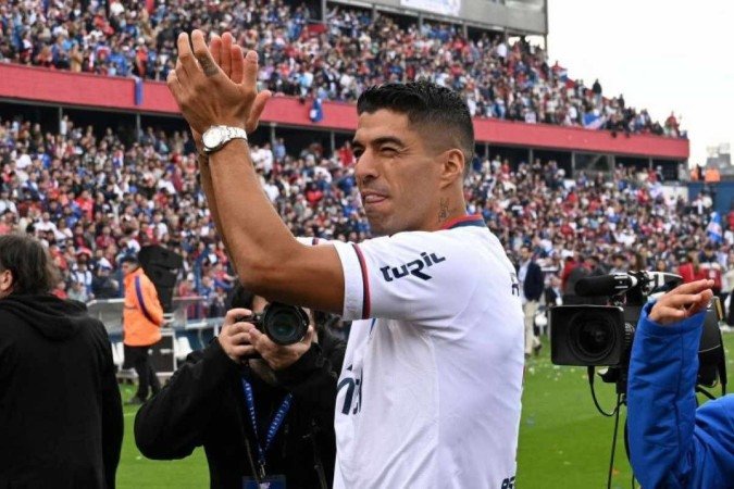 O jogador de 35 anos é o maior artilheiro da história da seleção uruguaia, com 68 gols em 132 jogos e apostou jogar em seu país natal para manter a forma - (crédito: Pablo Porciuncula/AFP) O jogador de 35 anos é o maior artilheiro da história da seleção uruguaia, com 68 gols em 132 jogos e apostou jogar em seu país natal para manter a forma - (crédito: Pablo Porciuncula/AFP)
