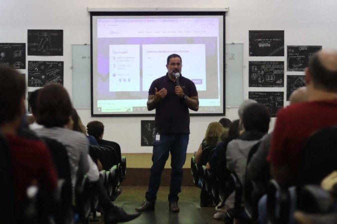 Palestrante em roda de conversa sobre a valorização da vida -  (crédito: Colégio Marista João Paulo II)