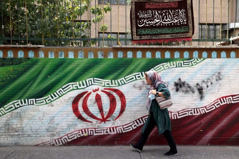 Justiça iraniana condena três pessoas a perder um olho