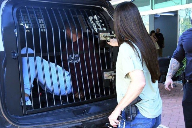  03/08/2022. Crédito: Ed Alves/CB/D.A Press. Brasil. Brasília - DF. Cidades. Suspeitos de matar técnica de enfermagem são levados para carceragem, pela morte de Danyanne Cunha Januário da Silva,