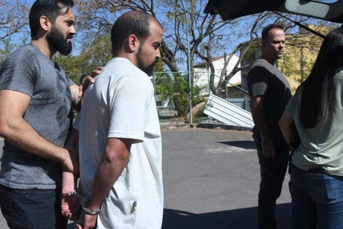  03/08/2022. Crédito: Ed Alves/CB/D.A Press. Brasil. Brasília - DF. Cidades. Suspeitos de matar técnica de enfermagem são levados para carceragem, pela morte de Danyanne Cunha Januário da Silva,