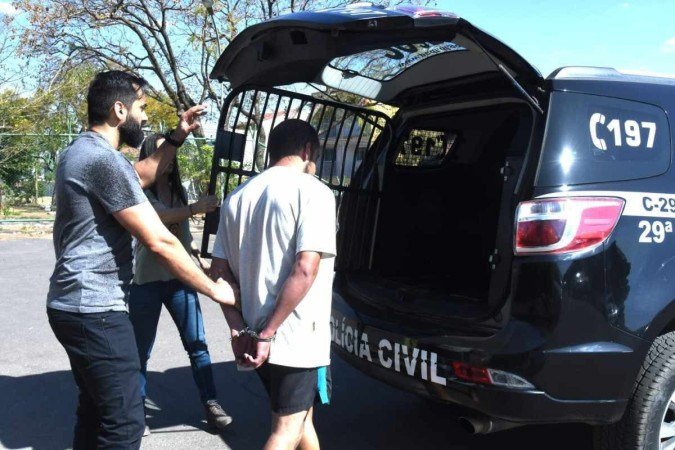 Suspeitos de matar técnica de enfermagem são transferidos para carceragem da PCDF - (crédito: Ed Alves/CB/DA Press) Suspeitos de matar técnica de enfermagem são transferidos para carceragem da PCDF - (crédito: Ed Alves/CB/DA Press)