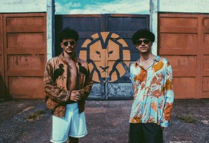 Dupla 'akhi huna que se apresenta no Festival CoMA 2022 Dupla 'akhi huna que se apresenta no Festival CoMA 2022
