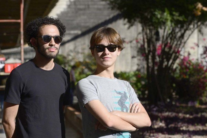  04/08/2022 Crédito: Marcelo Ferreira/CB/D.A Press. Brasil. Brasilia - DF -  Suspeita de variola do macaco na UnB. Alunos do curso de comunicação, Pedro Reis (camisa preta) e Lucas Miranda.