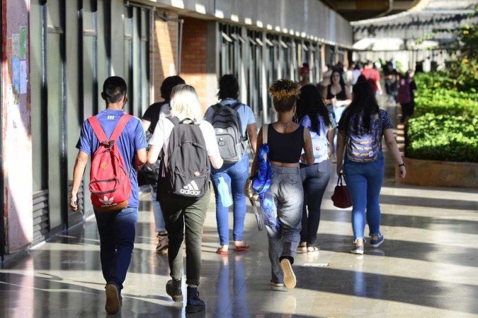 Reitora Márcia Abrahão afirma que a situação financeira da UnB está Reitora Márcia Abrahão afirma que a situação financeira da UnB está