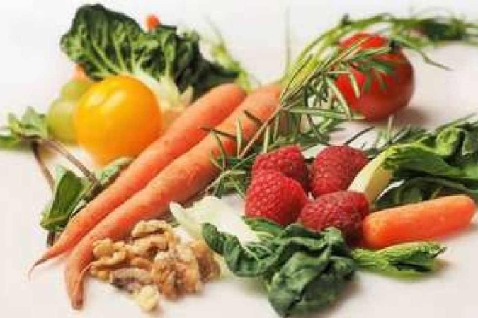 Reduzir o consumo de alimentos ultraprocessados, consumir mais frutas, verduras e legumes e beber água ajudam a reduzir o estresse emocional -  (crédito: Devon Breen/Pixabay )
