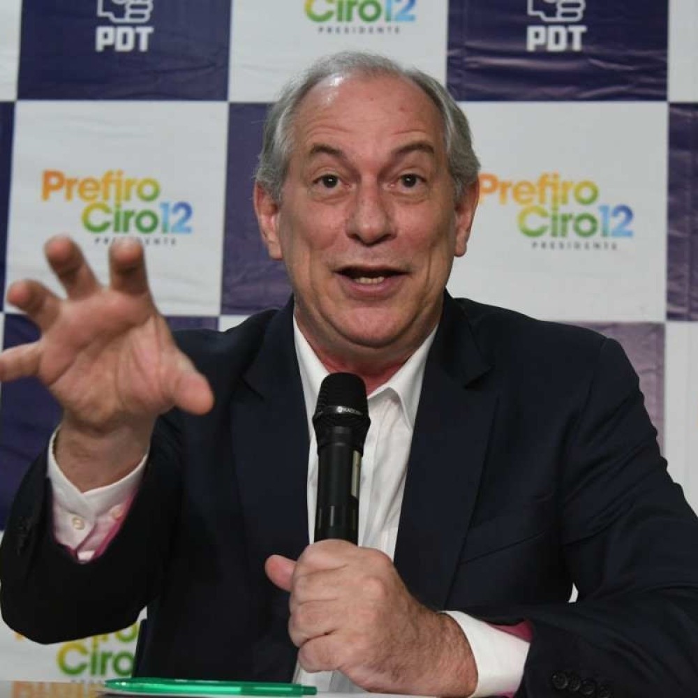 Ciro Gomes se compromete a propor um c digo de leis trabalhistas