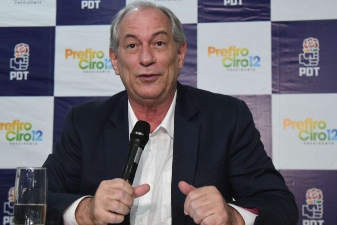  05/08/2022. Crédito: Ed Alves/CB/D.A Press. Brasil. Brasília - DF. Politica. Ciro Gomes apresenta a sua Vice para Eleição para presidente 2022, é a Ana Paula Matos, vice prefeita de Salvador- BA. Presentes na coletiva o presidente do PDT Carlos Lupi e a esposa do Ciro Gomes Giselle Bezerra. 