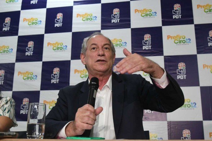  05/08/2022. Crédito: Ed Alves/CB/D.A Press. Brasil. Brasília - DF. Politica. Ciro Gomes apresenta a sua Vice para Eleição para presidente 2022, é a Ana Paula Matos, vice prefeita de Salvador- BA. Presentes na coletiva o presidente do PDT Carlos Lupi e a esposa do Ciro Gomes Giselle Bezerra. 