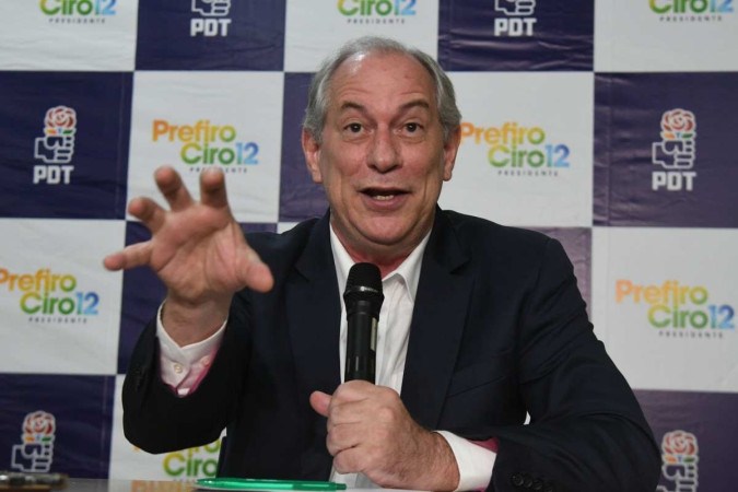 Ciro Gomes se compromete a propor um c digo de leis trabalhistas