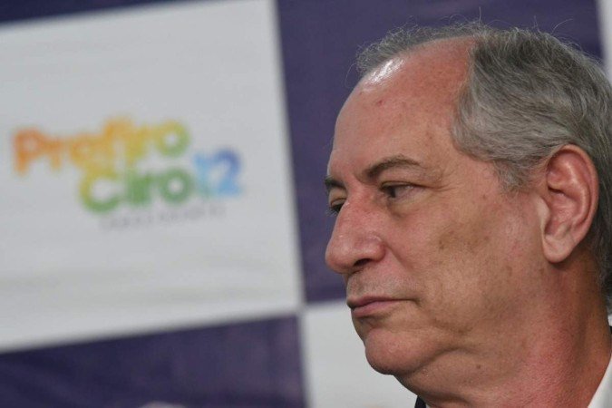  05/08/2022. Crédito: Ed Alves/CB/D.A Press. Brasil. Brasília - DF. Politica. Ciro Gomes apresenta a sua Vice para Eleição para presidente 2022, é a Ana Paula Matos, vice prefeita de Salvador- BA. Presentes na coletiva o presidente do PDT Carlos Lupi e a esposa do Ciro Gomes Giselle Bezerra. 