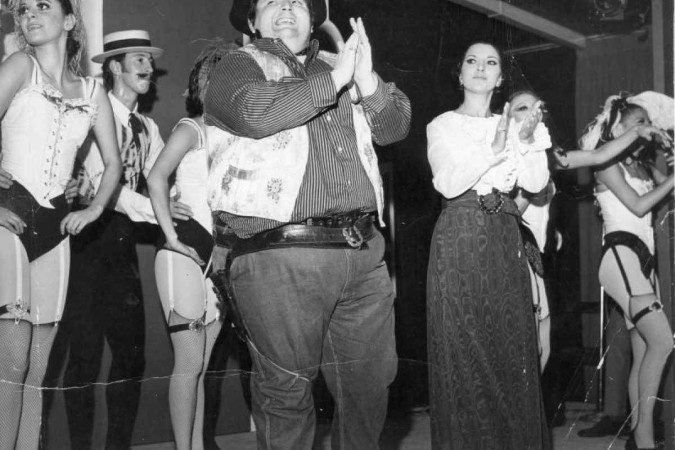  Crédito: Arquivo CB/D.A Press. Ator, diretor e apresentador Jô Soares (c).
      Caption 