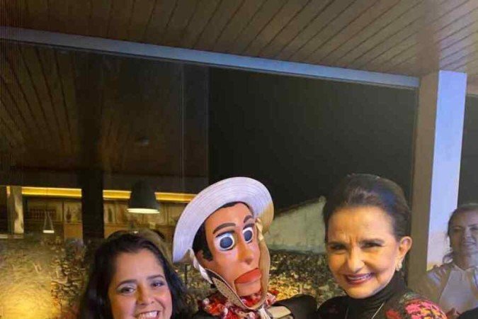 Vivi e Moema Leão disputam a dança com Francisco