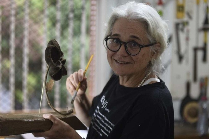 Adriana Campos abriu mão do trabalho formal para se dedicar ao artesanato -  (crédito: Minervino Júnior/CB/D.A.Press)