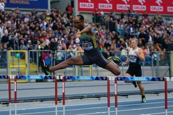 Bronze nos 400m com barreira em Tõquio-2020, Alison dos Santos, o Piu, ou por artroscopia, em fevereiro, e voltará a competir neste mês, em Mônaco - (crédito: Matthew Quine/Diamond League) Bronze nos 400m com barreira em Tõquio-2020, Alison dos Santos, o Piu, ou por artroscopia, em fevereiro, e voltará a competir neste mês, em Mônaco - (crédito: Matthew Quine/Diamond League)