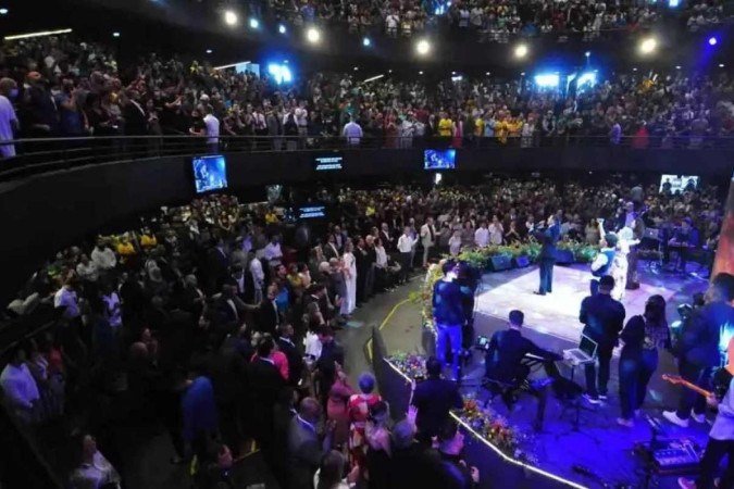 Igreja Batista da Lagoinha está lotada neste domingo (7/8) e conta com a presença do presidente Jair Bolsonaro, da primeira-dama, Michelle Bolsonaro, e do candidato ao governo de Minas pelo PL, senador Carlos Viana