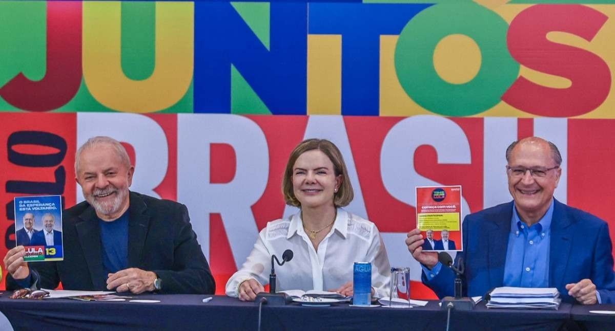 Campanha de Lula define datas para os primeiros comícios em SP e MG