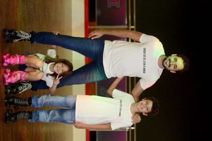  09/08/2022 Cr..dito: Marcelo Ferreira/CB/D.A Press. Brasil. Brasilia - DF - Editorial Dia dos Pais. Victor com os filhos Thiago e Catarina Cortopassi.
    