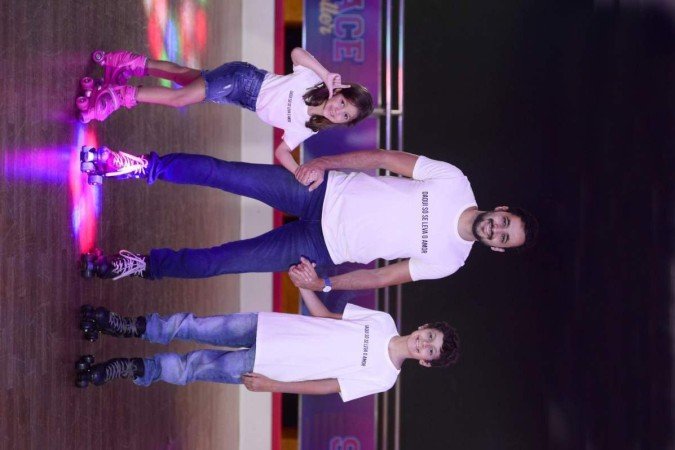  09/08/2022 Cr..dito: Marcelo Ferreira/CB/D.A Press. Brasil. Brasilia - DF - Editorial Dia dos Pais. Victor com os filhos Thiago e Catarina Cortopassi.
    